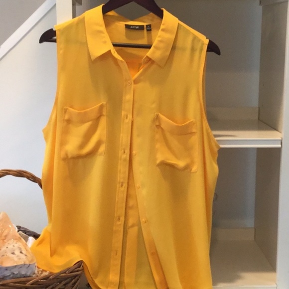 Button down blouse - Picture 7 of 8